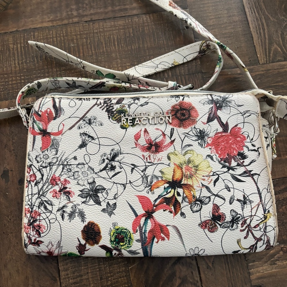 Kenneth Cole Reaction Floral Crossbody Bag - White